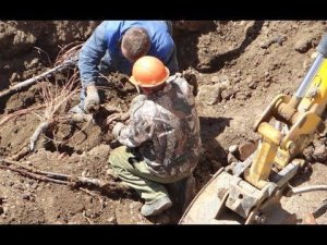 РЕБЯТАМ Повезло ! ОТКАПЫВАЕМ МЕДНЫЙ КАБЕЛЬ силовой Выкопал забрал ГДЕ можно найти медь