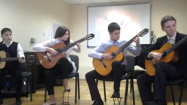 ансамбль гитаристов Expressive Guitars А. Новиков Смуглянка, Б. Бакарак Magic moments смотреть онлайн
