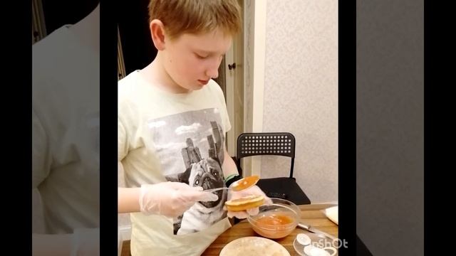 Готовим бургер ? (на гриле) | Tokarev15 смотреть онлайн