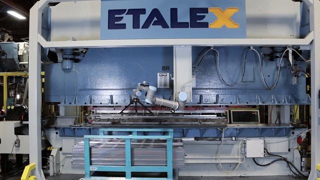 Universal Robots - Cobot Tasks смотреть онлайн