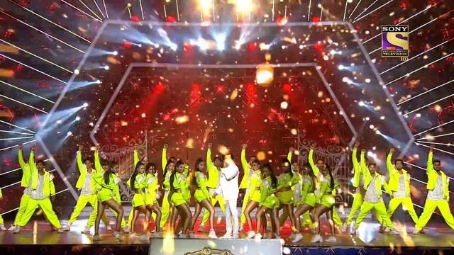 देखिए कैसे Kartik Aaryan ने चलाया सब पर अपने Moves का जादू | Umang 2022 | Dance Special смотреть онлайн