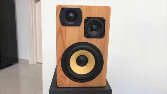 TRILOGY 5 C.R.I.S.T.A.L.® Audiophile Reference Monitor Speakers By Daniel Foo смотреть онлайн