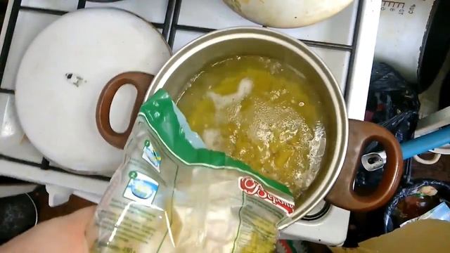 Салат / Сардина консервированная с отварными макаронными изделиями смотреть онлайн