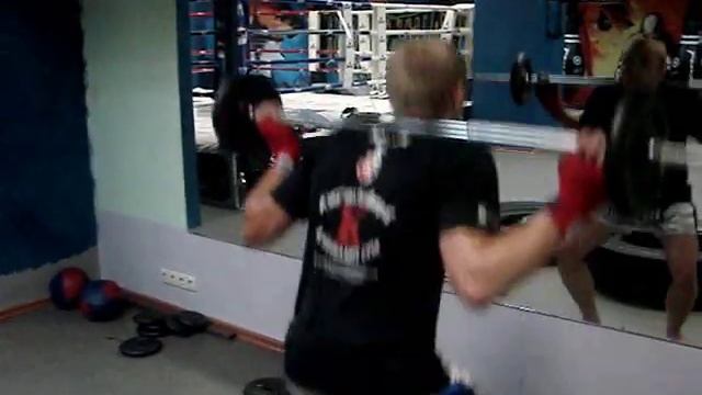 Cиловая тренировка клуб Тайского Бокса MOSCOW KAEWSAMRIT GYM смотреть онлайн