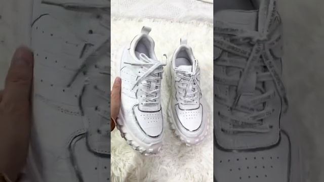 Кроссовки из натуральной кожи крокодила, в белом цвете. смотреть онлайн