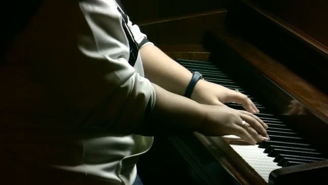 Rosie playing "River Flows in You" (HD) смотреть онлайн