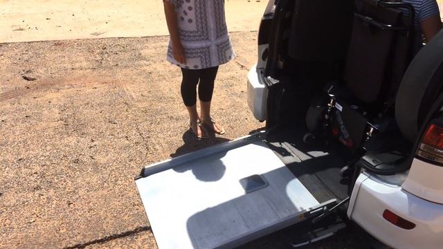 2005 Toyota Tarago смотреть онлайн