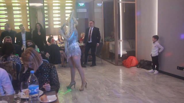 Полякова на новогоднем корпоративе. Театр пародий HATHOR. #шоупрограммаодесса. Новый год 2024 смотреть онлайн