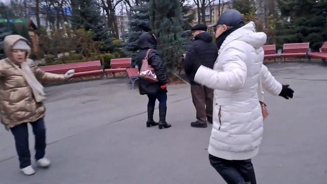 ТЕЩА ДАЛА НА МАШИНУ❤️ ТАНЦЬІ В ПАРКЕ ГОРЬКОГО❤️ ХАРЬКОВ 2023 смотреть онлайн