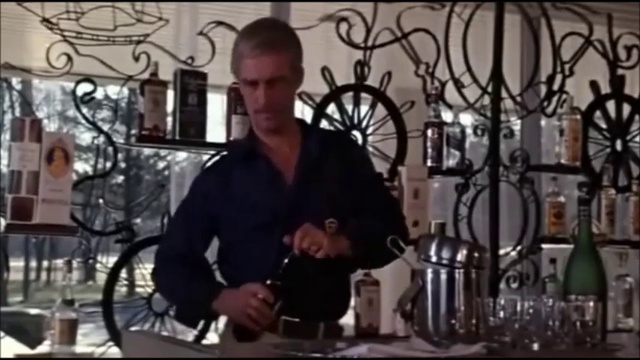 Кольцо из Амстердама (1981). Сцена в баре. смотреть онлайн