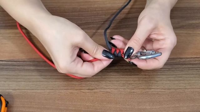How To Make Snake Knot Keychain With Red/Black Paracord 550 смотреть онлайн