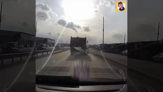 Грузовик устроил аварию