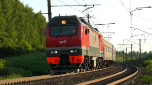 ЭП2К-374 со скорым поездом Москва - Дмитровград