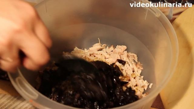 Рецепт- Салат курица с черносливом от videokulinaria.ru смотреть онлайн