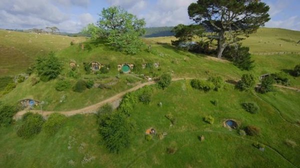 Lord of The Rings   The Shire - Music from the Soundtrack - Visual Escape.mp4