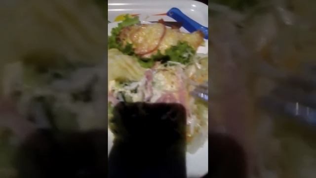В Отеле Люксоре На шведском Столу смотреть онлайн