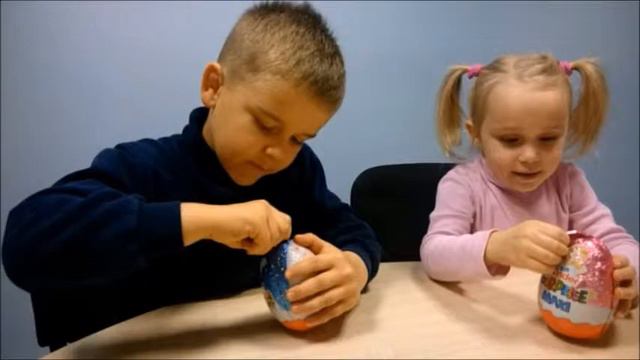 Kinder Surprise MAXI открываем большое яйцо . Челлендж . смотреть онлайн