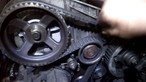 Люфт ремня ГРМ.