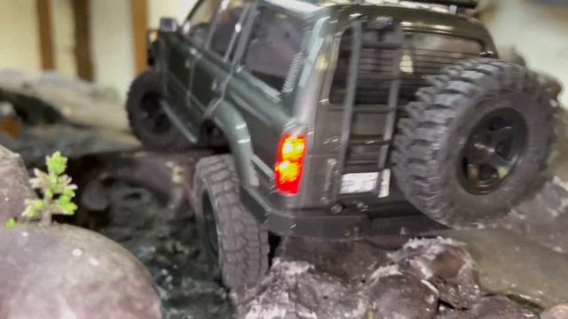 1:18 Toyota Land Cruiser on Crawler Course | AlexBplaying смотреть онлайн
