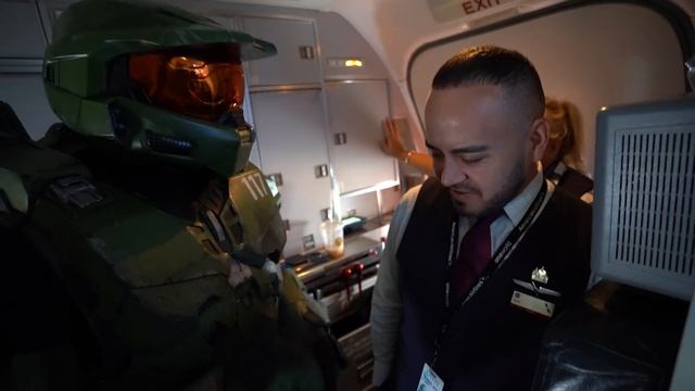 Can I Wear Master Chief’s Armor On An AIRPLANE? смотреть онлайн