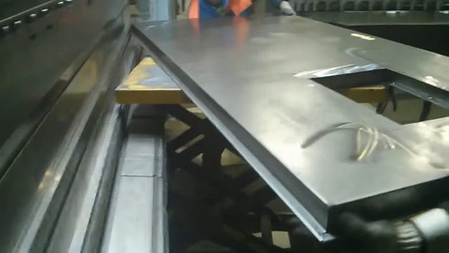 "Изготовление металлических дверей.Координатор-пробивной пресс Finn-Power A" смотреть онлайн