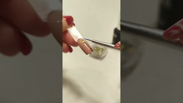 Идея маникюра со стразами ✨ #стразынаногтях #стразы #рисункинаногтях #дизайнногтей #типсы