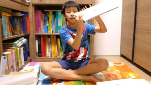 10-year-old Isaac Pock 1st unboxing: MacBook Air M2 chip смотреть онлайн