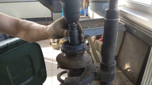 РЕНО ДАСТЕР замена задних амортизаторов .