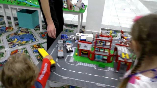 Лего город с Лизой Фокс / Наборы лего смотреть онлайн