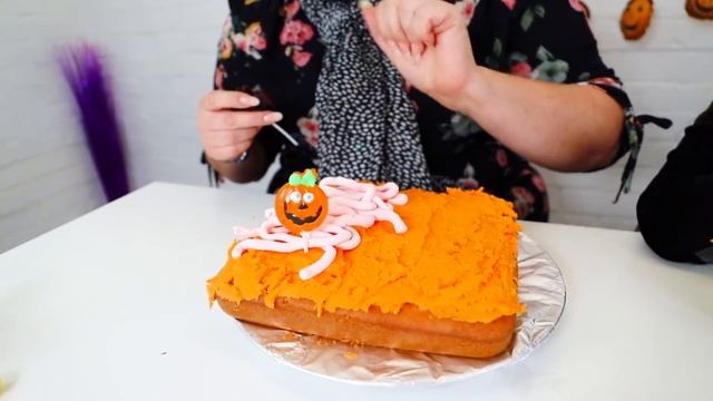 ALEXA PICKS OUR HALLOWEEN CAKE INGREDIENTS!! Pumpkin vs Chocolate смотреть онлайн