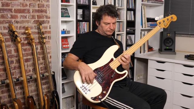 Fender Precision Fretless смотреть онлайн