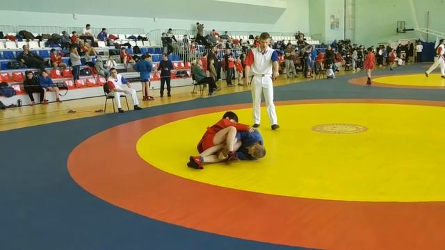 Самбо, Александров - болевой приём (рычаг колена) смотреть онлайн