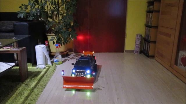 Tamiya Toyota Tundra Streusalzaufsatz und Schneeräumschild überarbeitet