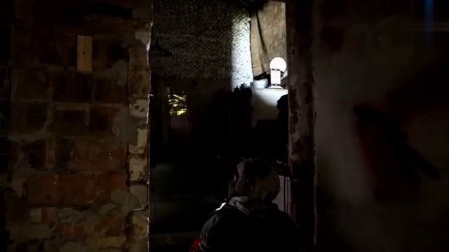 Бойцы Росгвардии обнаружили в ДНР крупный тайник с оружием. смотреть онлайн