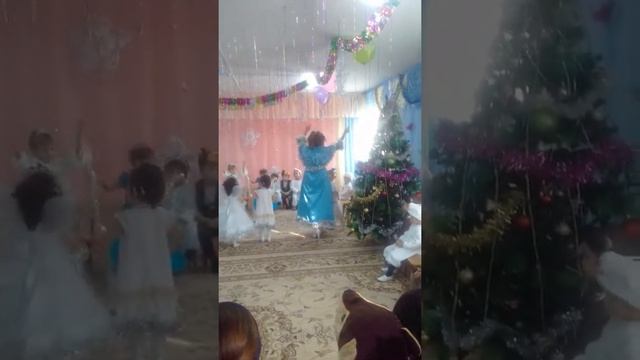 Танец снежинок садик смотреть онлайн