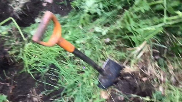 Металлокоп, огромные сбросы металла в лесу смотреть онлайн