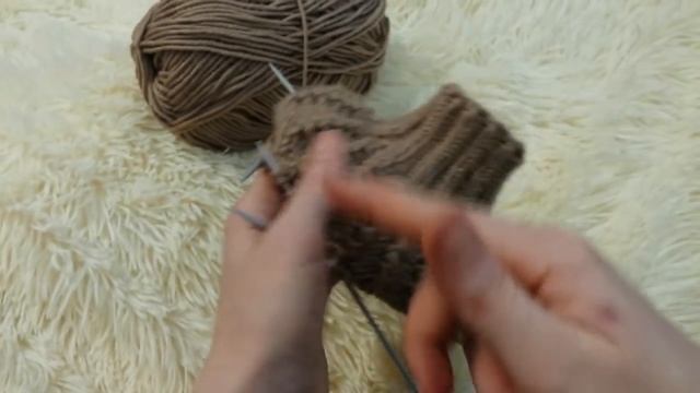 МК вяжем свитер для собаки, свитерок спицами для домашнего питомца Часть 1 смотреть онлайн