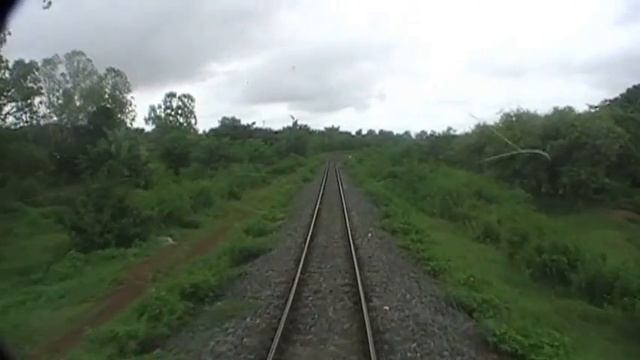 ROBBERT DE GRAAFF TRAVELS FROM NONG KHAI TO VIENTIANE BY TRAIN смотреть онлайн