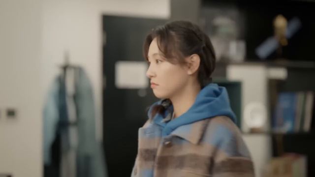 灰姑娘吃醋不理總裁，總裁撲倒激吻，恨不得將她變成自己的女人！ смотреть онлайн