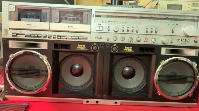 Sharp GF-909. Отточенность звука и линий смотреть онлайн