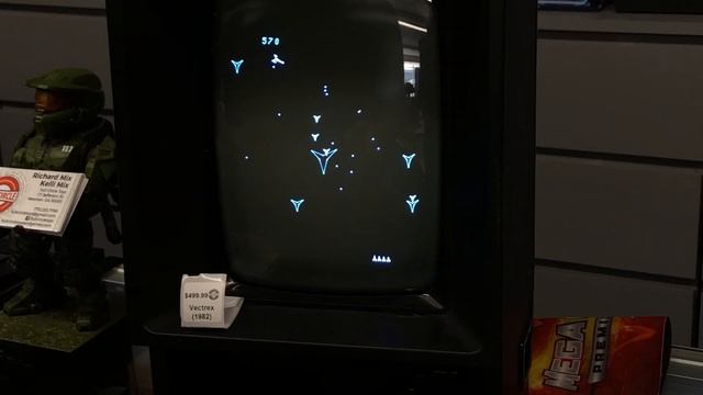 Playing the VECTREX At Full Circle Games! смотреть онлайн