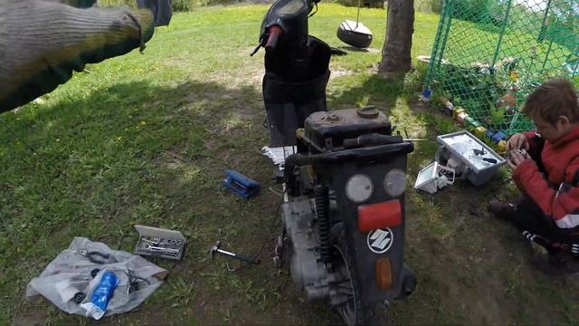 Скутера в деревне не дают скучать. Снова ремонт! смотреть онлайн