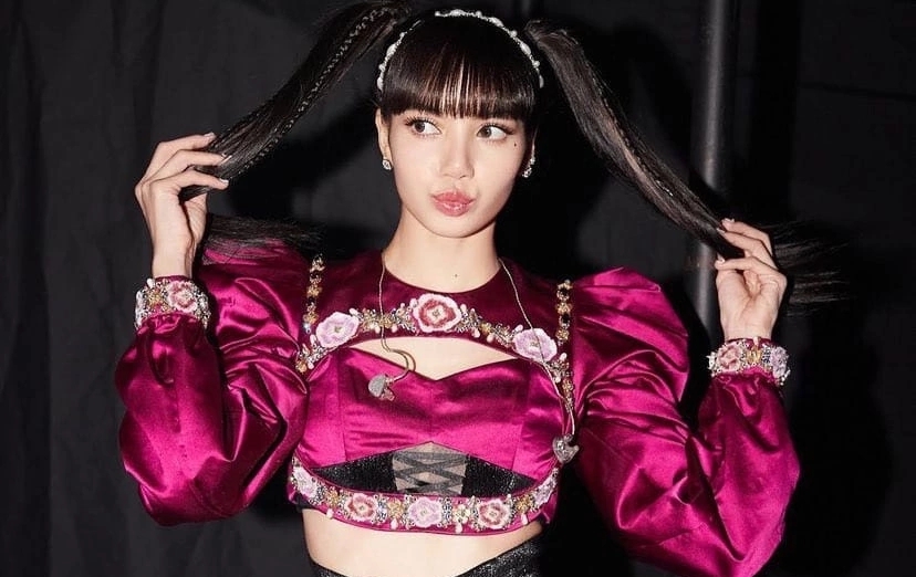 Наряды Лисы из Блэкпинк во время Born Pink Тура часть 1