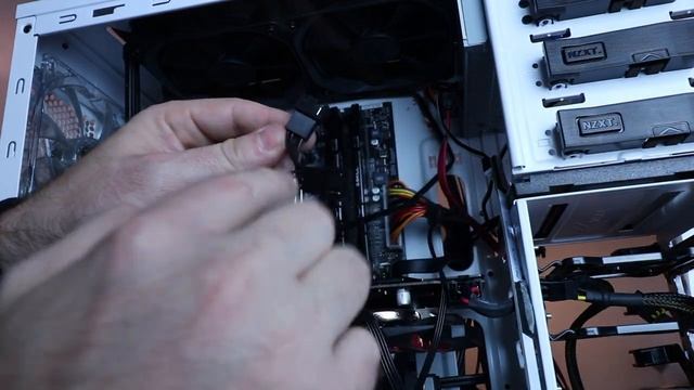 NZXT Kraken X52 Unboxing And Install Guide!