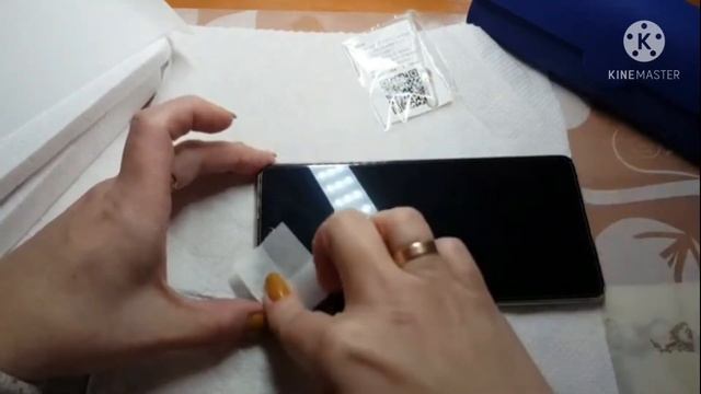 Как наклеить защитное стекло на телефон? Легко! смотреть онлайн