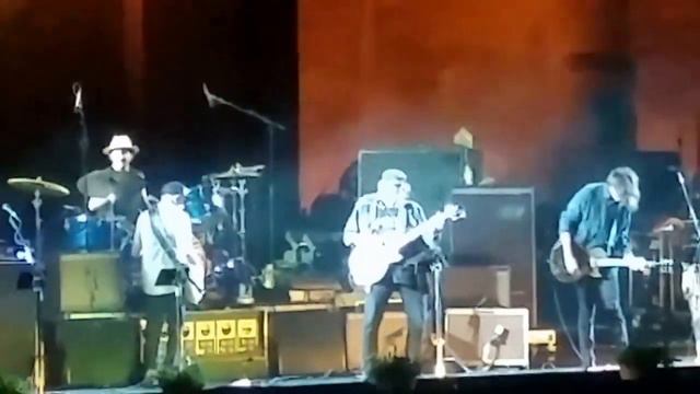 Neil Young Roma terme di caracalla 2016 VAMPIRE BLUES смотреть онлайн