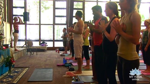 Shiva Rea Yoga: Surya Shakti Morning Meditation Mantra and Prana Flow Namaskar смотреть онлайн