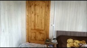 Как недорого покрасить деревянную дверь в загородном доме