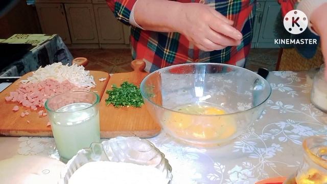 Закусочні мафіни з сиром і ковбасою.Це так смачно. Ідеальний перекус. смотреть онлайн