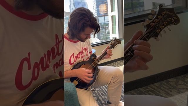 Jarrod Walker, a Wienman mandolin, and the Nashville skyline смотреть онлайн